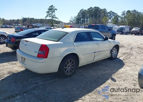 2008 Chrysler 300 Touring z USA, uszkodzony, nr VIN 2C3LA53G28H238380
